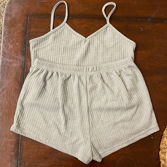 Gray cropped lounge set - Picture 2 of 6